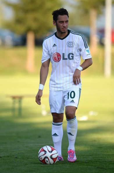 Bundesliga free-kick specialist Hakan Calhanoglu (VIDEO)